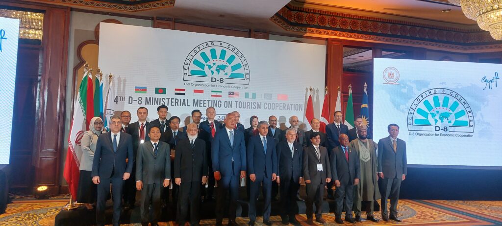 وزير السياحة: منظمة الدول الثمانية النامية تلعب دورا محوريا في تعزيز التعاون بمختلف المجالات