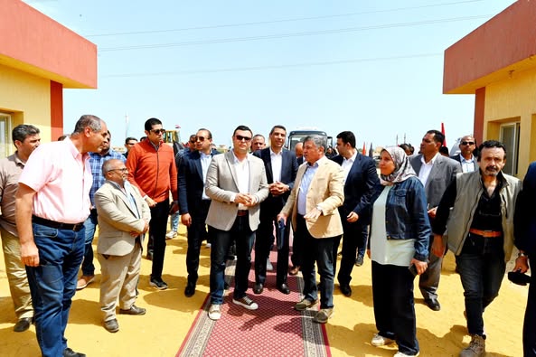 وزير الإسكان ومحافظ السويس يتفقدان مشروع رافع مياه السخنة «الندى»