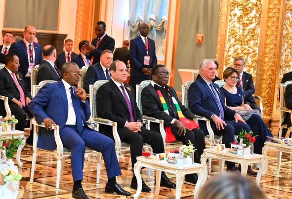 السيسي يشارك في حفل عشاء أقامه بوتين تكريمًا للمشاركين في احتفال ذكرى النصر