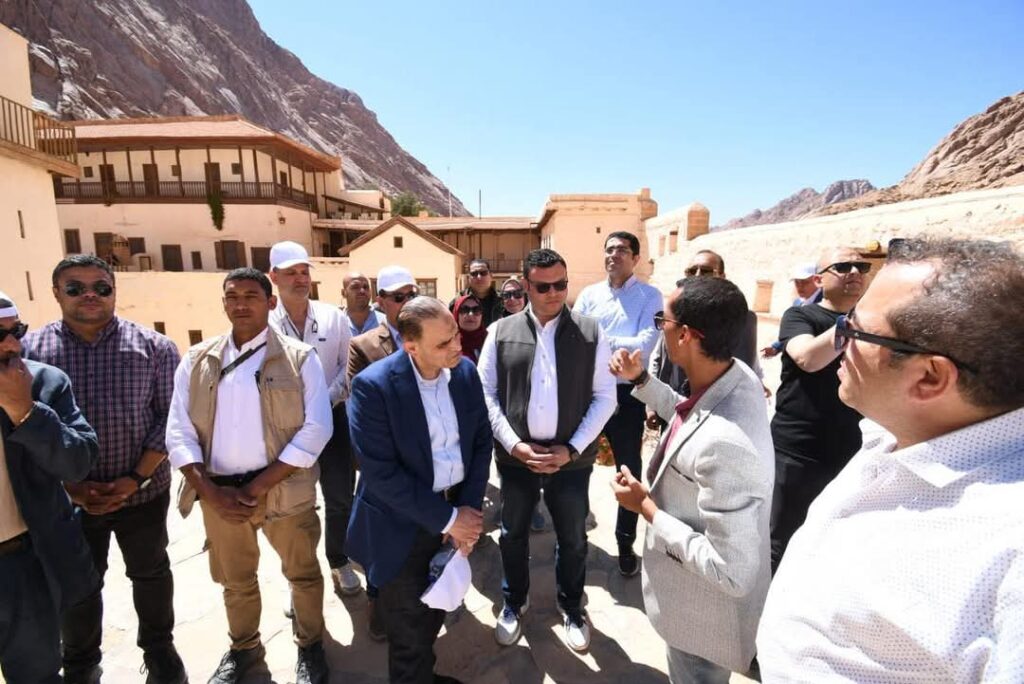 وزير الإسكان يزور دير سانت كاترين