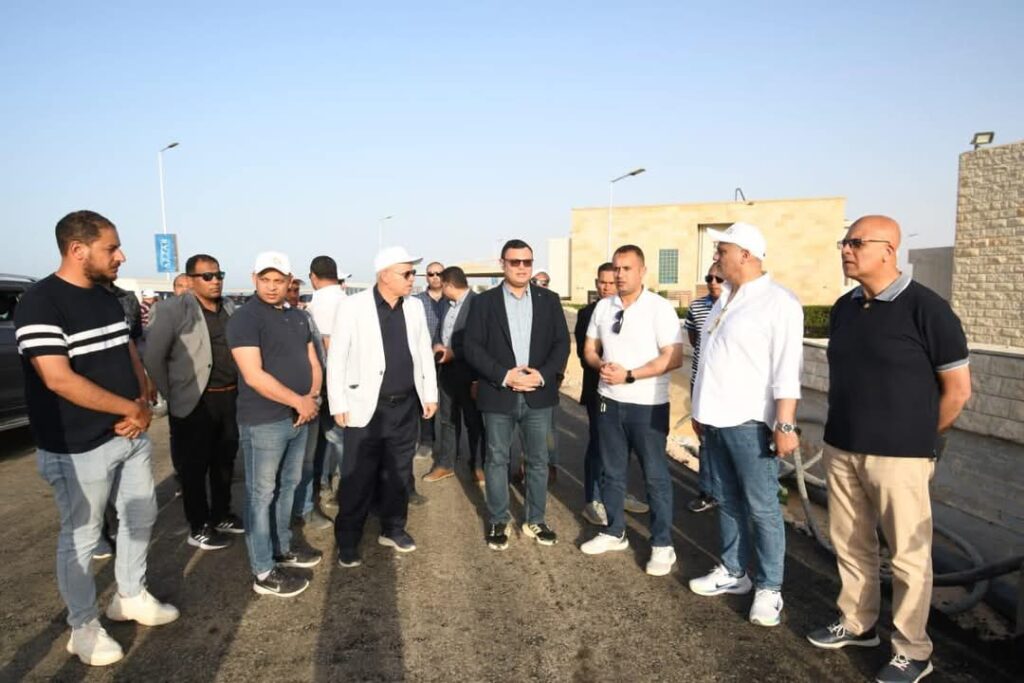 وزير الإسكان يتابع سير العمل بمشروعات التطوير بمارينا وكومبوند مزارين