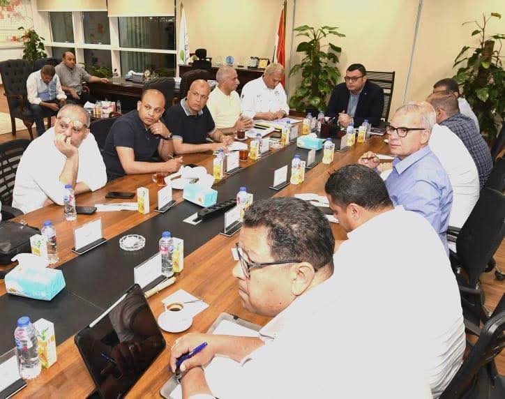 وزير الإسكان يتابع سير العمل بمنظومة مياه الشرب والصرف الصحي بمطروح