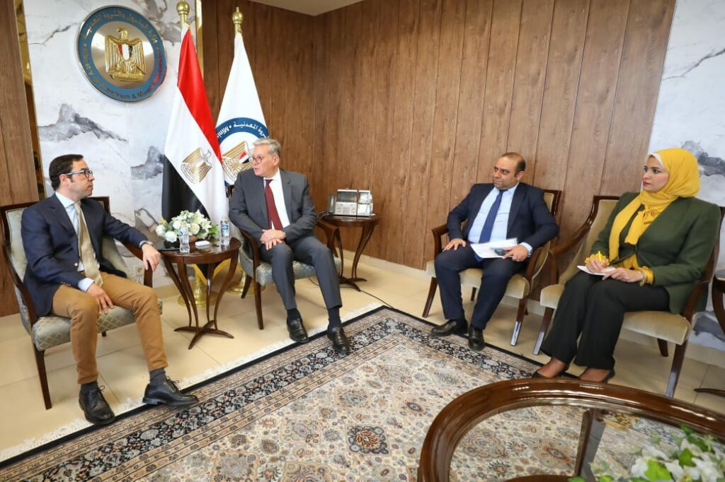 وزير البترول يلتقى «شارد كابيتال» لمتابعة تطورات مشروع مجمع البتروكيماويات بالعلمين الجديدة