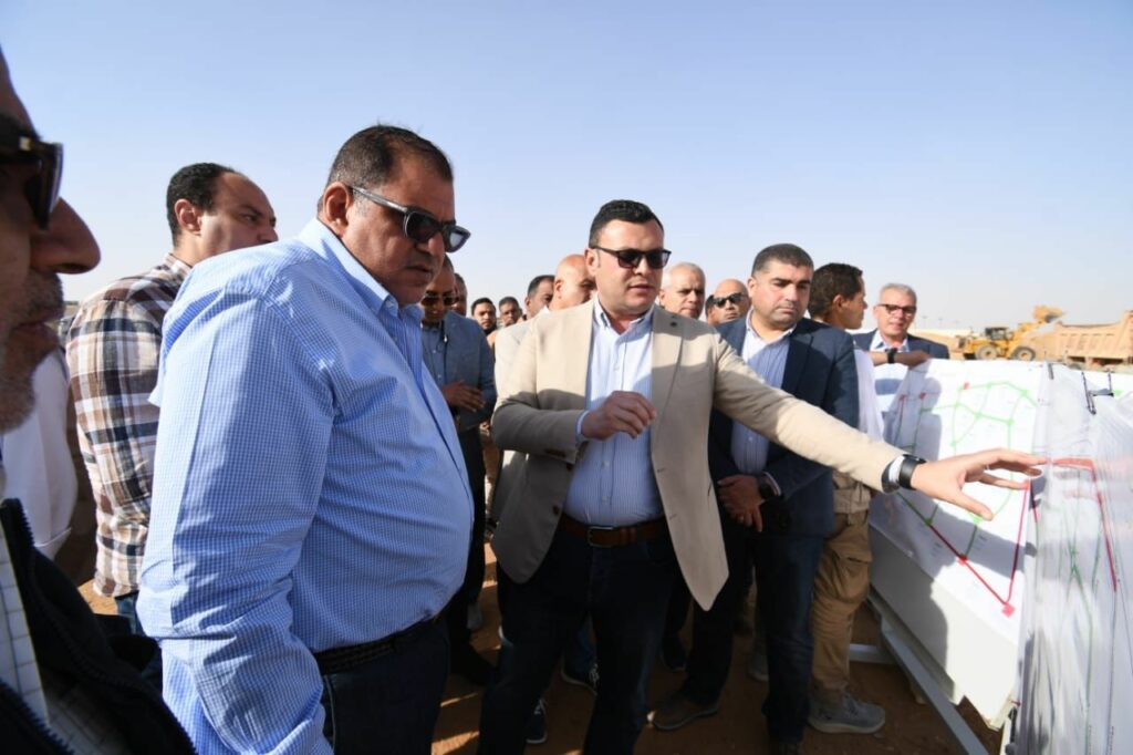وزير الإسكان يتفقد شبكات المرافق بمنطقتي جنيفة والرابية بمدينة الشروق