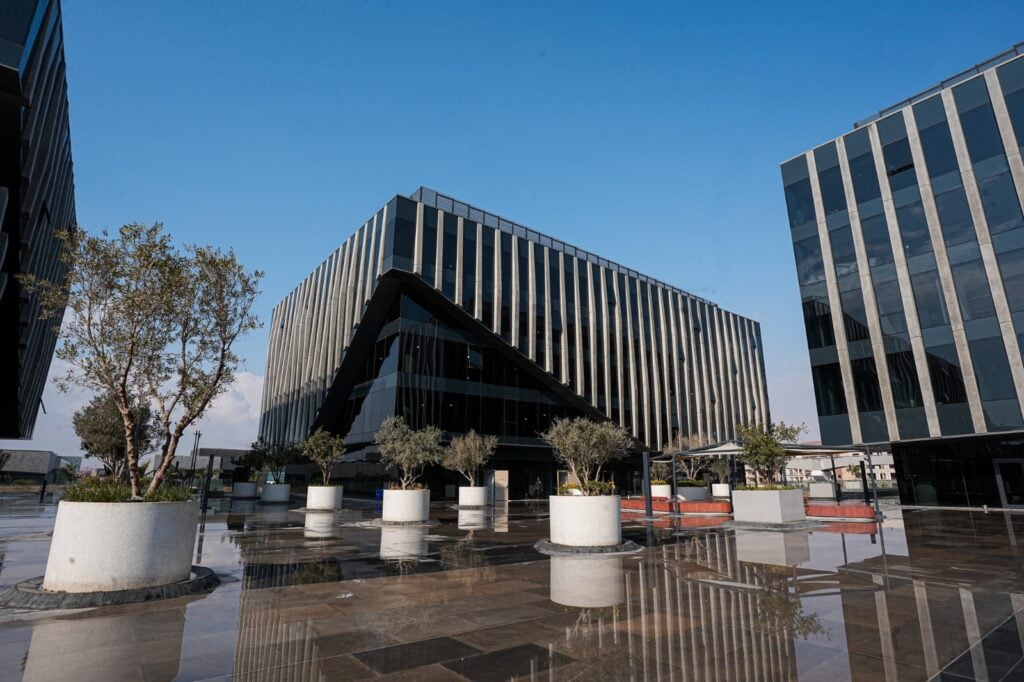 الجمعية العمومية لشركة بلتون تعتمد القوائم المالية وإجمالي الإيرادات يرتفع إلى 7.42 مليار جنيه العام الماضي