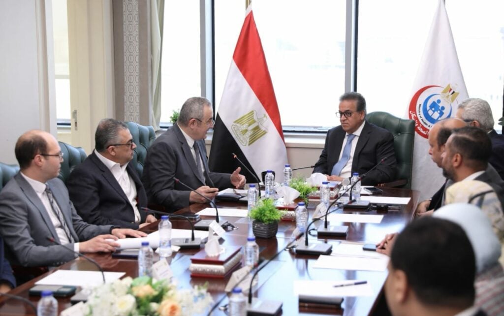 وزير الصحة يوجه بتعزيز برامج تدريب الأطباء المقيمين والتعاون مع المستشفيات الجامعية