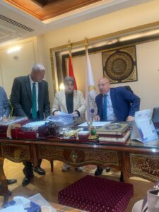 وزير النقل يستجيب لمقاولي الأشغال البحرية باستمرارهم في جمع المخلفات الصلبة للسفن