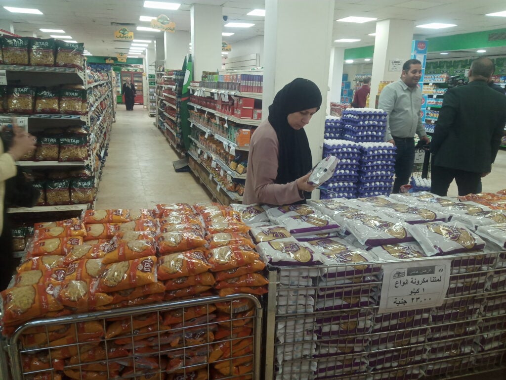 «تموين القاهرة»: ضخ كميات كبيرة من السلع الأساسية فى 289 مجمعا استهلاكيا و30 سيارة متنقلة