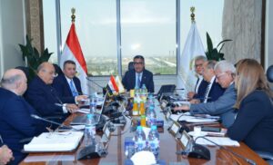 وزير التموين يبحث مع رئيس «الزيوت المستخلصة» سبل تعزيز الإنتاج وتحقيق الاستقرار في السوق المحلية