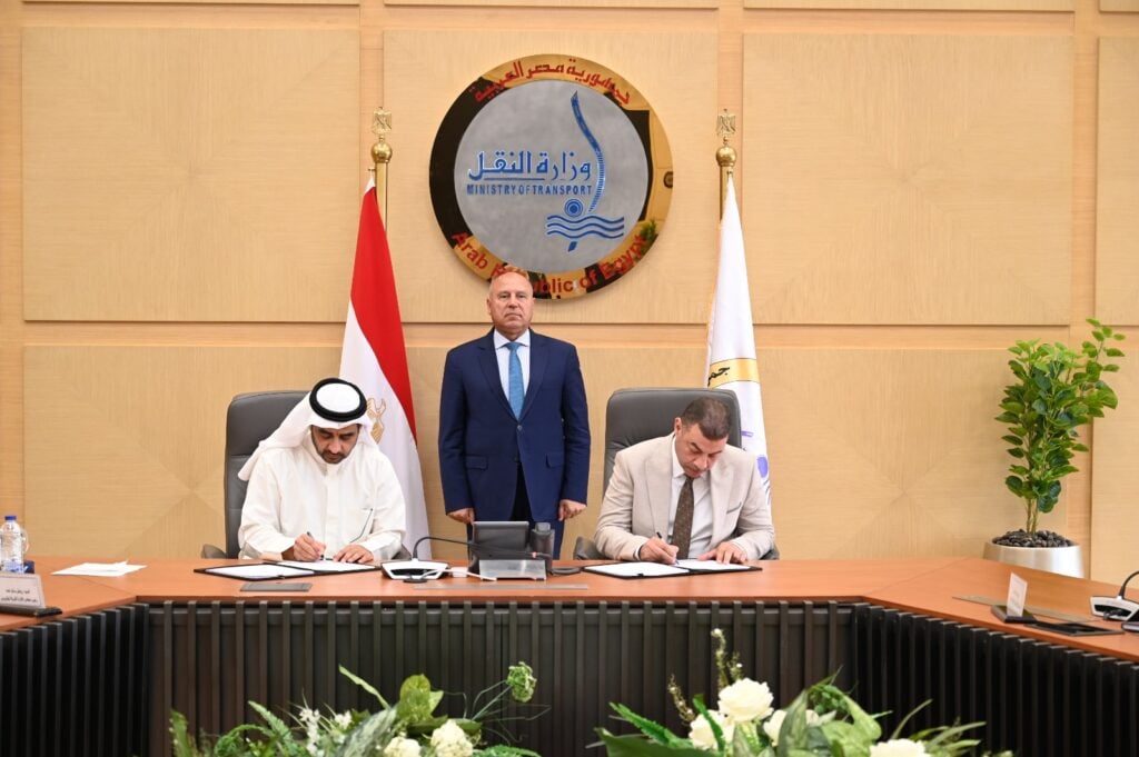 توقيع عقد ترخيص شركة جرين فالي للعمل في نقل الركاب باستخدام نظام تكنولوجيا المعلومات