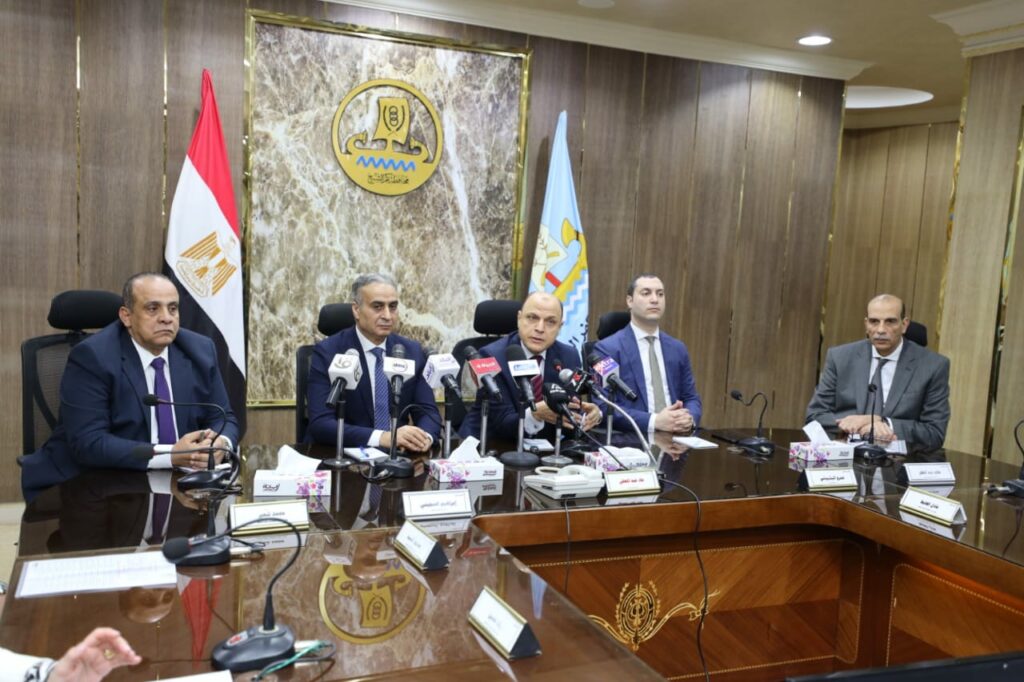 رئيس جهاز حماية المستهلك يطالب الكيانات التجارية بالتكاتف مع الدولة لتحقيق الوفرة والإتاحة السلعية فى الأسواق