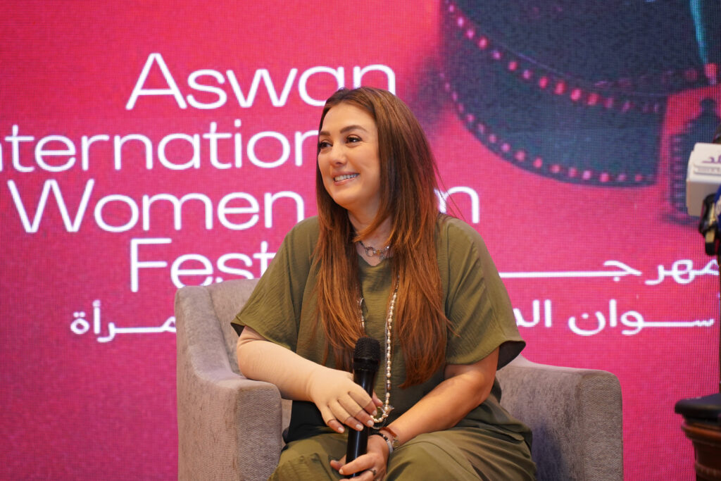 السينما المصرية لا ينقصها شىء.. كندة علوش بعد تكريمها بمهرجان أسوان لأفلام المرأة