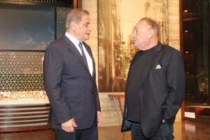 ليزلي جريف يكشف كواليس تصوير مسلسل يحكي استجوب الرئيس صدام
