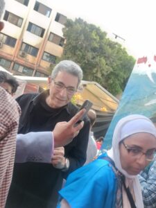 الإعلامى محمود سعد يدلى بصوته فى انتخابات الصحفيين (صور)
